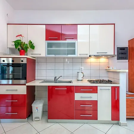 Jakic דירה חוואר